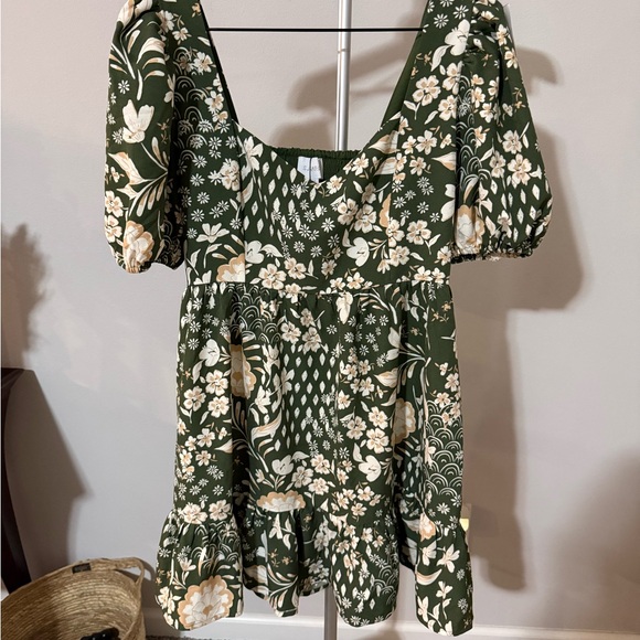 Sugarlips Dresses & Skirts - Sugarlips Green Floral Dress with Puff Sleeves size M
